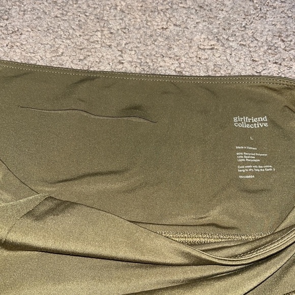 Girlfriend Collective FLOAT Ultralight 7/8 Legging Fern Olive Green Large - Picture 8 of 11